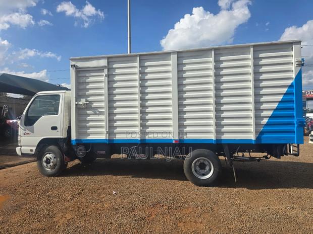 Isuzu NPR 2019 - thumbnail 10