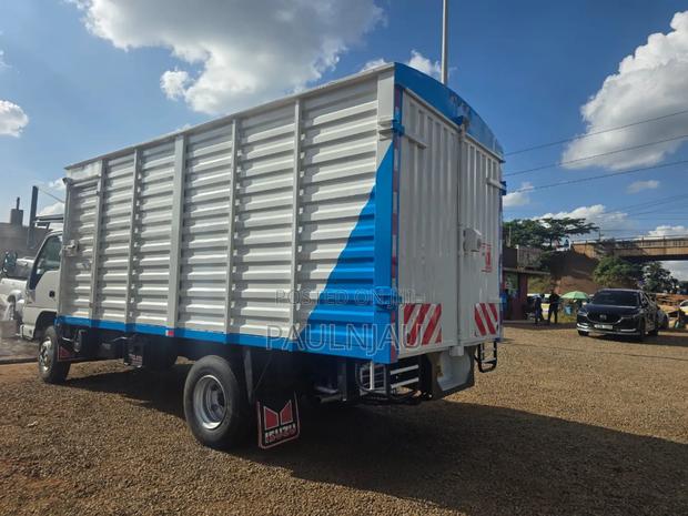 Isuzu NPR 2019 - thumbnail 13