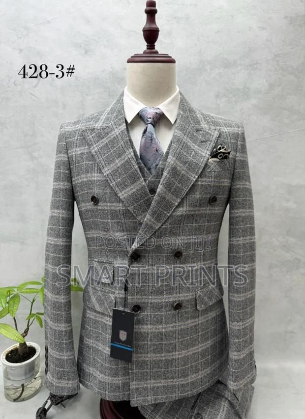 High-Quality 3-Piece Suit – Blazer, Vest Trouser Combo.