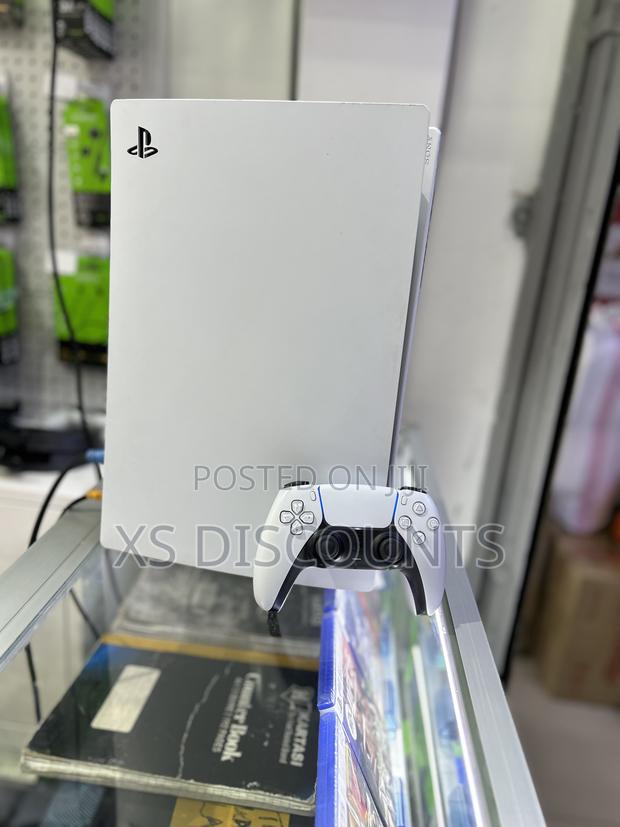 Pre-Owned Playstation 5 Standard Disc Version With 1 Controller