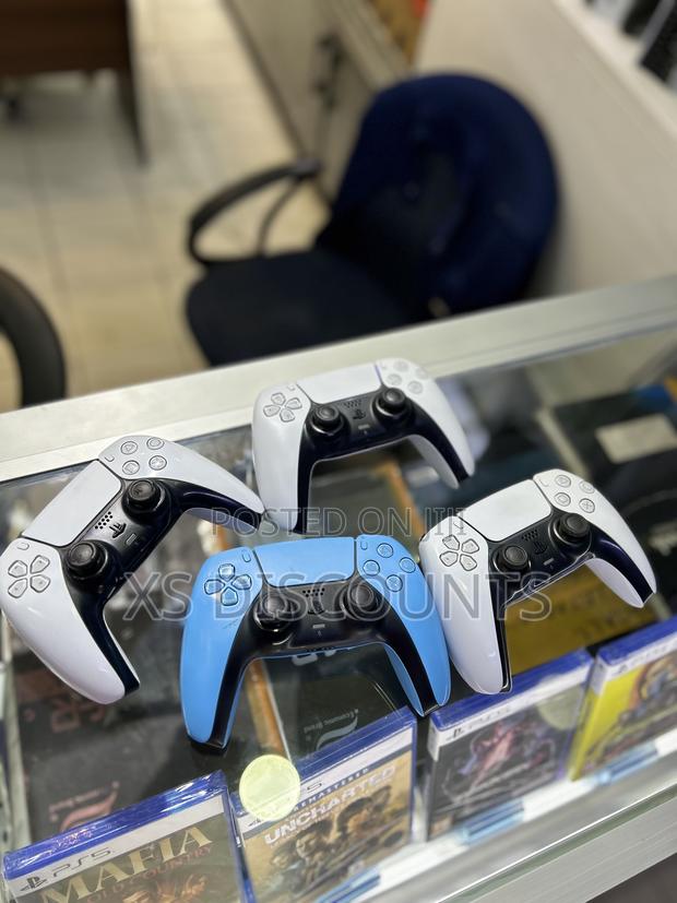 Playstation 5 Controllers - main view