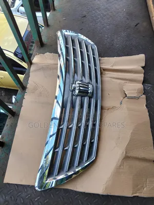 Crown 2012 Grille (Toyota)