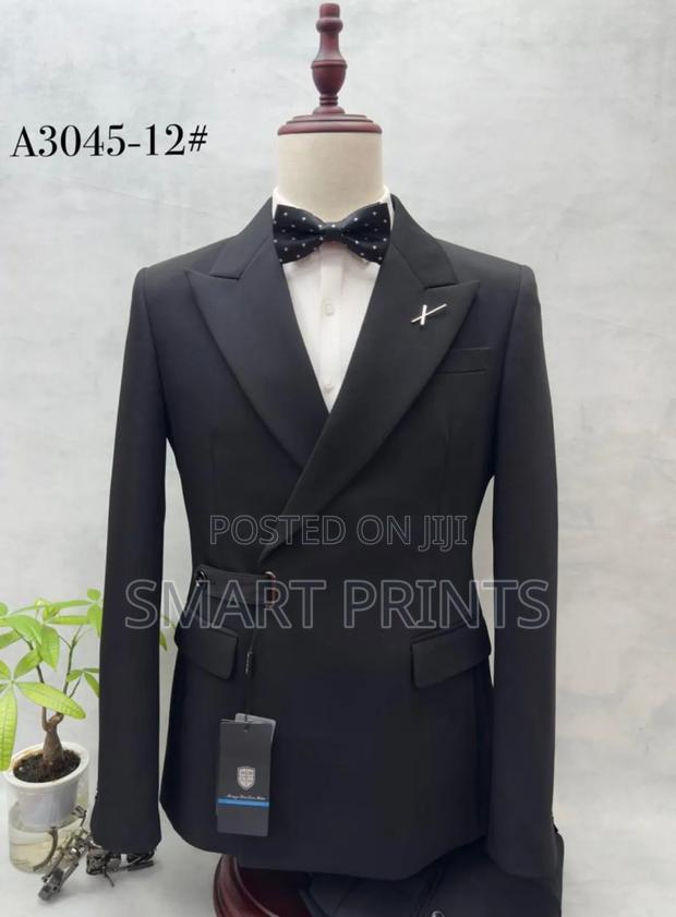 Wedding-Ready 3-Piece Suit for Men – Modern and Classy. - thumbnail 2