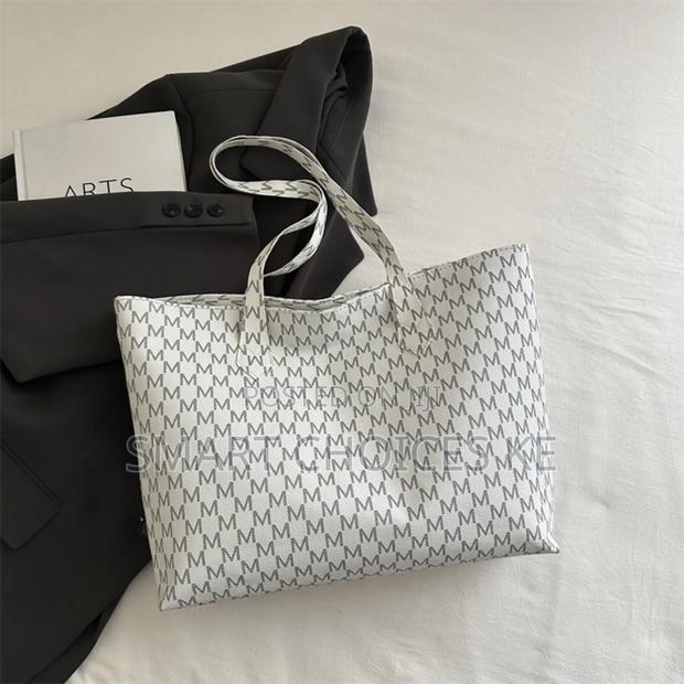 Women Luxury Shoulder Handbag - thumbnail 3