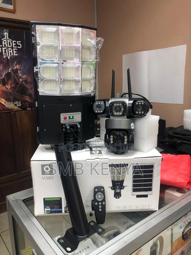 Dual Lens Solar Street Light With Cctv Camera