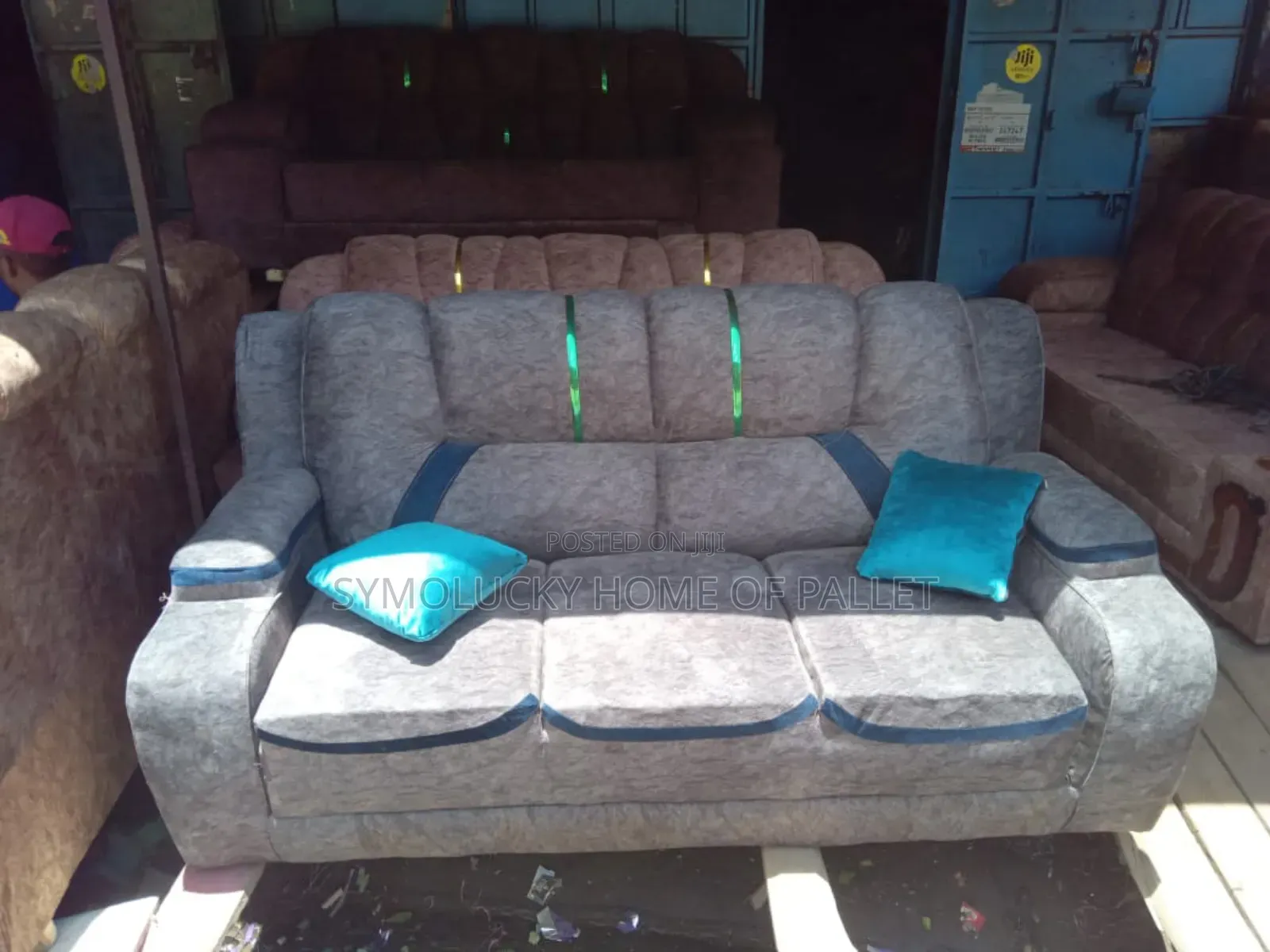 Sofasets. 3 Seater Comfy Design