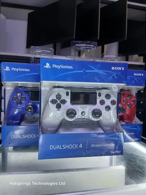 Dualshock 4 Wireless Controller - main view