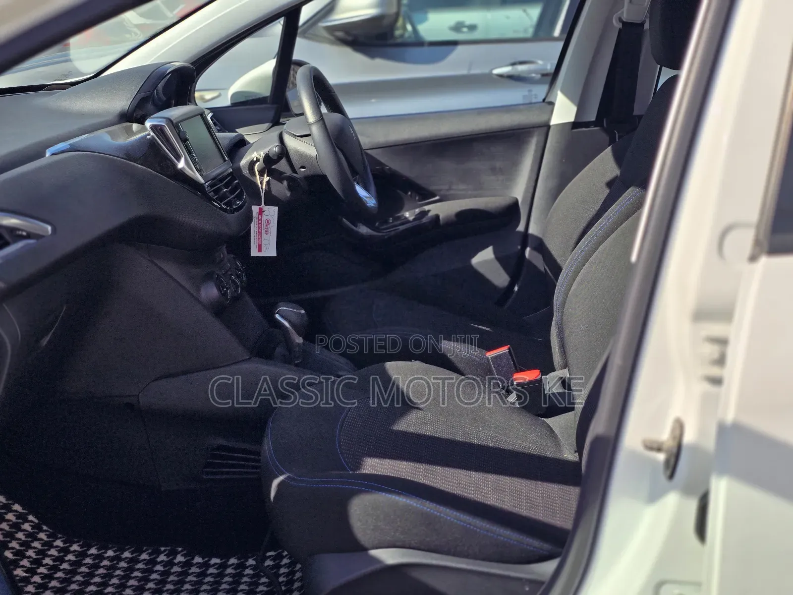 Peugeot 208 2019 White