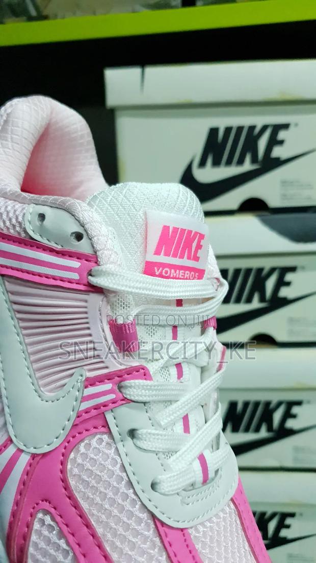 Nike Vomero Pink Colorway - thumbnail 4