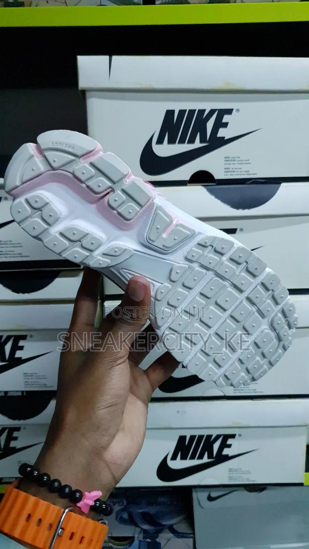 Nike Vomero Pink Colorway - thumbnail 5