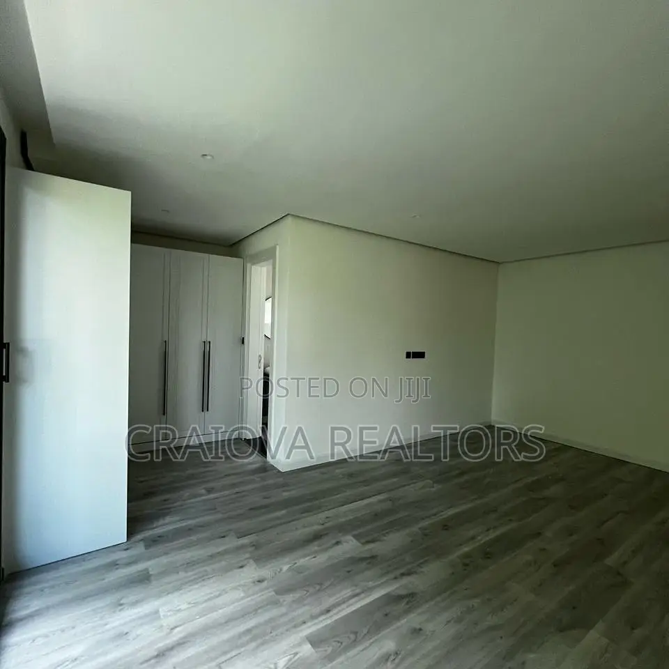 5bdrm Villa in Lavington for sale