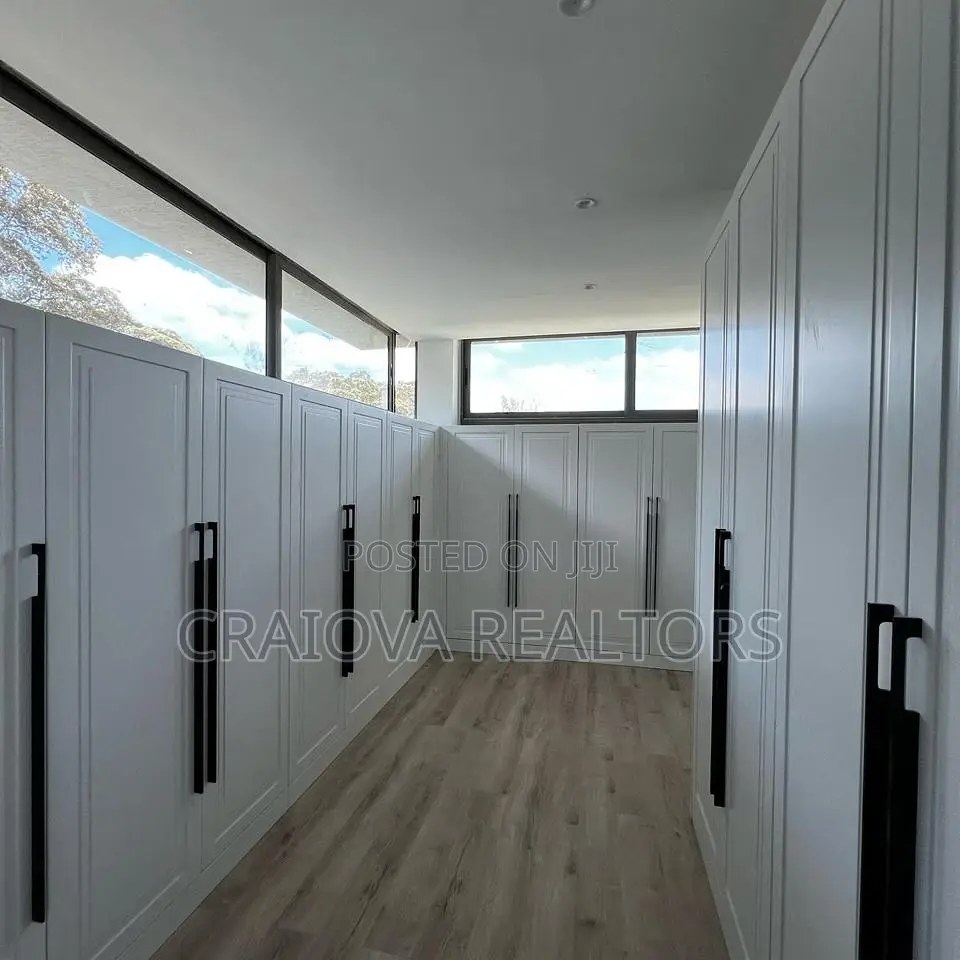 5bdrm Villa in Lavington for sale