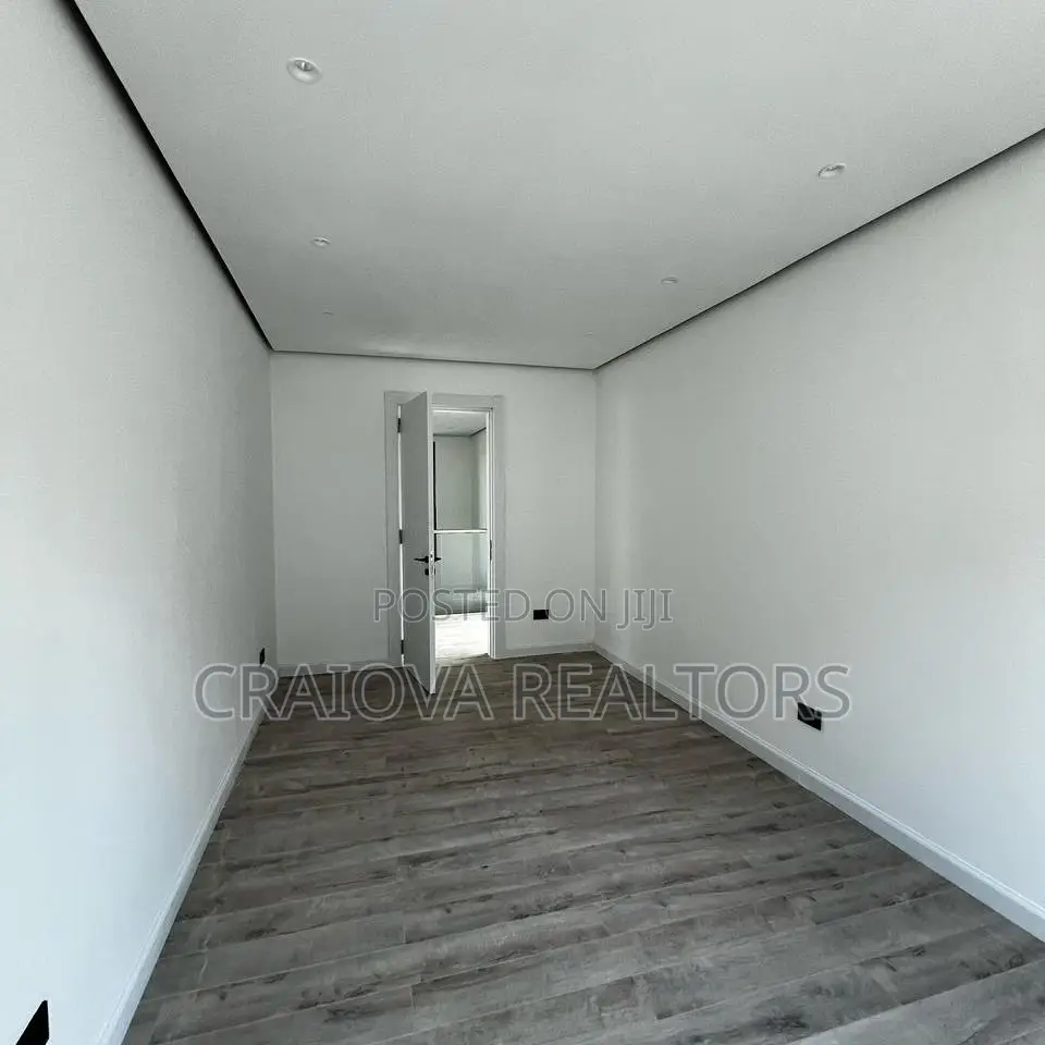 5bdrm Villa in Lavington for sale