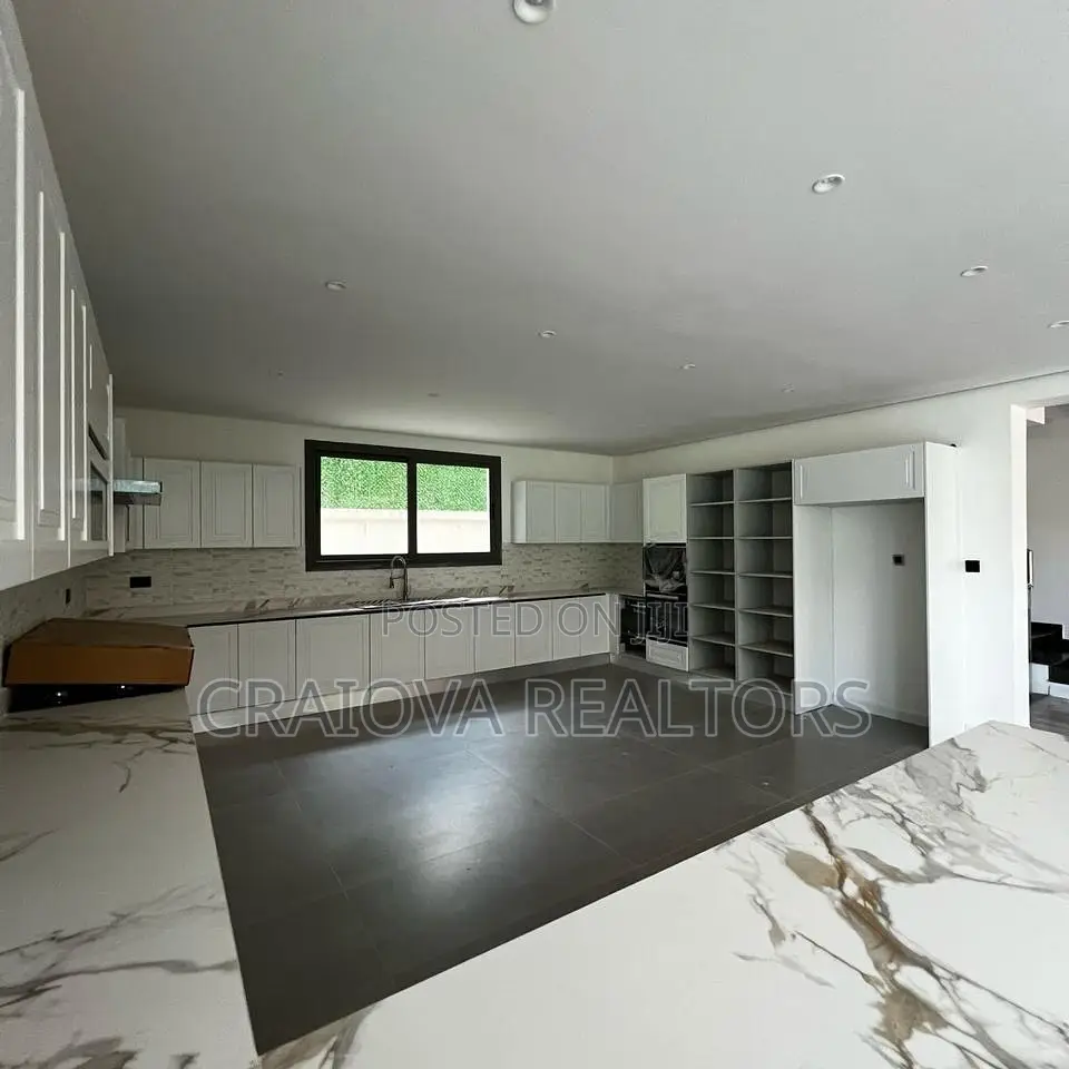 5bdrm Villa in Lavington for sale