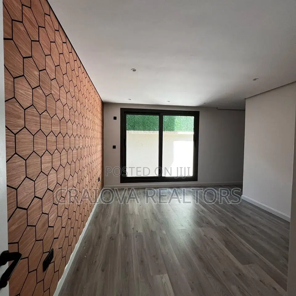 5bdrm Villa in Lavington for sale