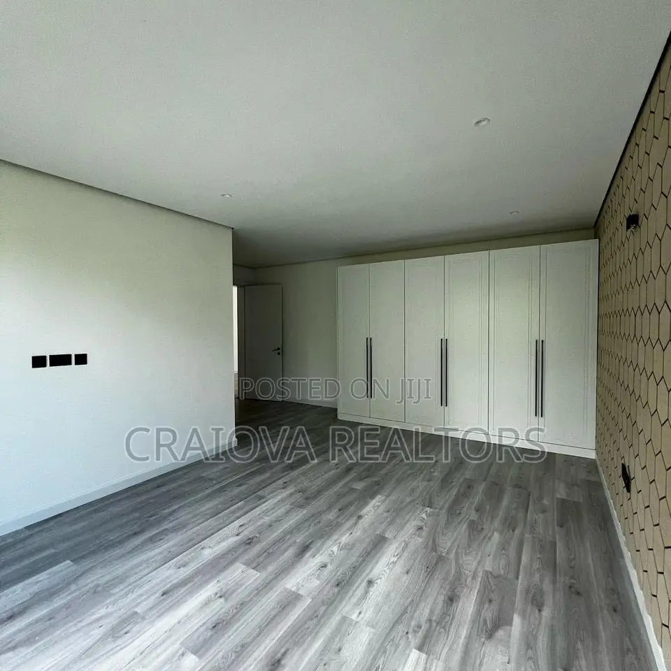 5bdrm Villa in Lavington for sale
