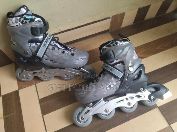 Quality Adjustable Hard Boot Roller Skates With Rubber Wheels - thumbnail 3