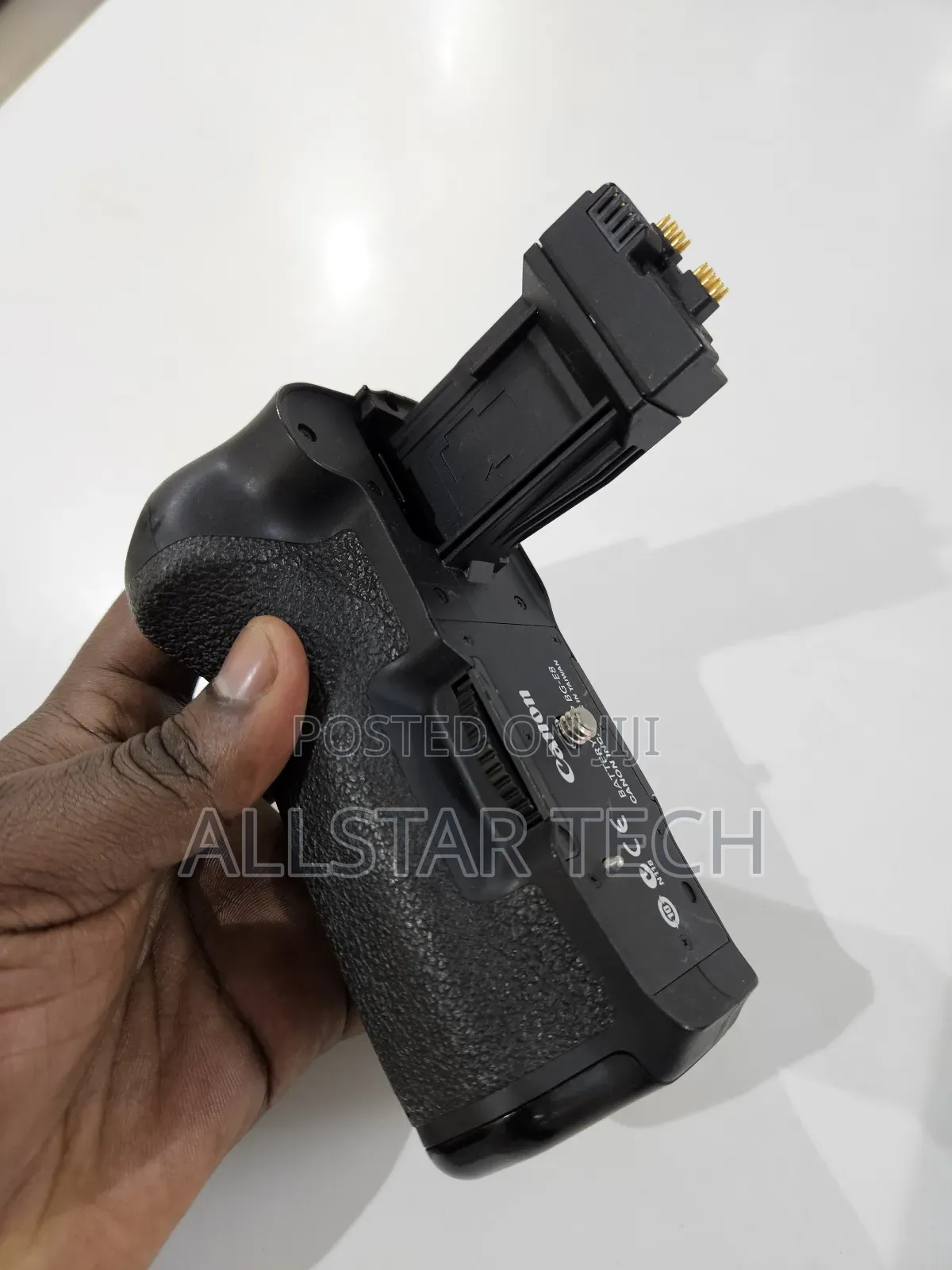 Canon Bg-E8 Battery Grip for Eos Rebel T2i, T3i, T4i T5i