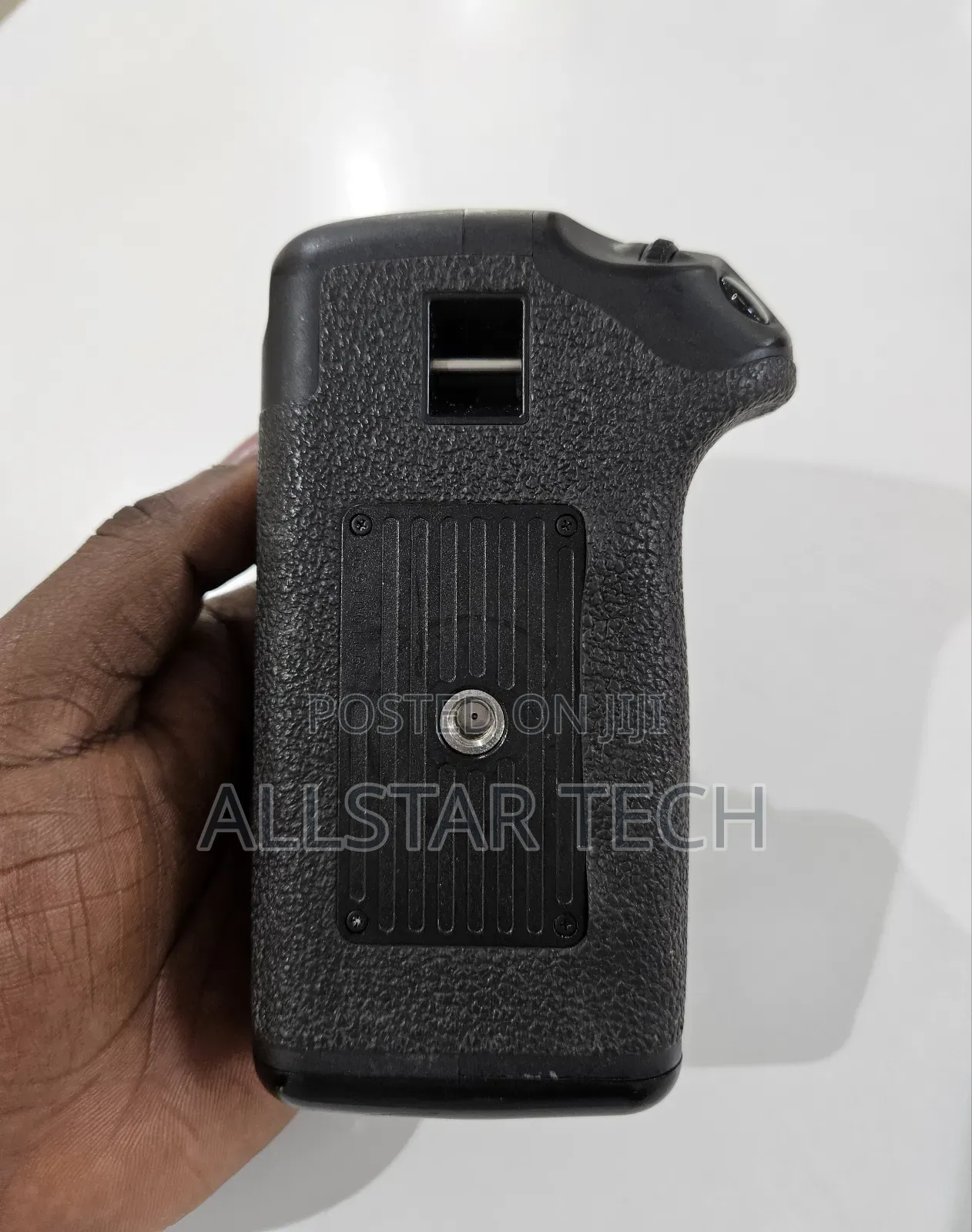 Canon Bg-E8 Battery Grip for Eos Rebel T2i, T3i, T4i T5i