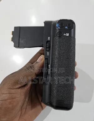 Canon Bg-E8 Battery Grip for Eos Rebel T2i, T3i, T4i T5i