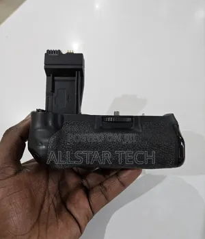 Canon Bg-E8 Battery Grip for Eos Rebel T2i, T3i, T4i T5i