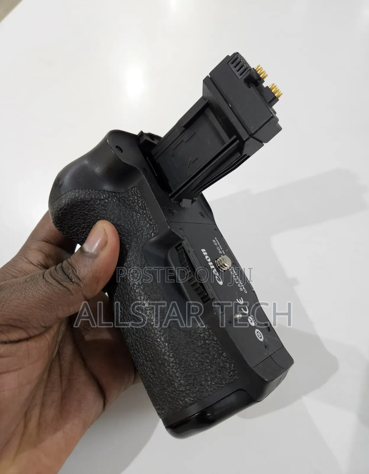 Canon Bg-E8 Battery Grip for Eos Rebel T2i, T3i, T4i T5i
