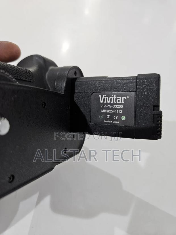 Vivitar Battery Grip for Nikon D3100, D3200, D3300