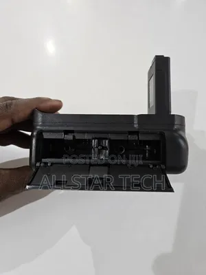 Vivitar Battery Grip for Nikon D3100, D3200, D3300