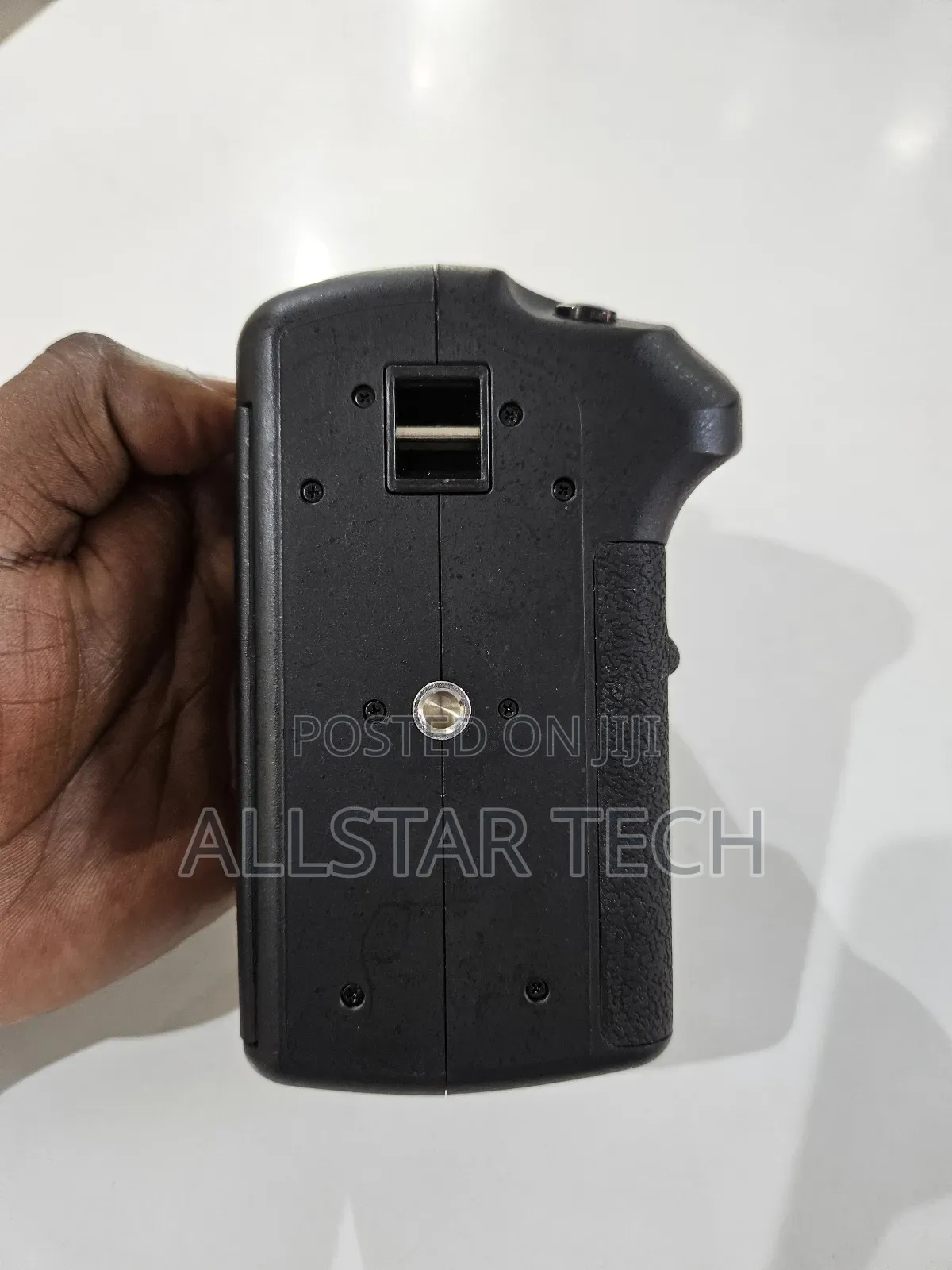 Vivitar Battery Grip for Nikon D3100, D3200, D3300