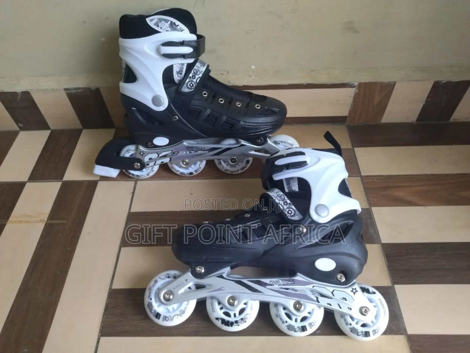 Adjustable Inline Hard Boot Roller Skates With Rubber Wheels