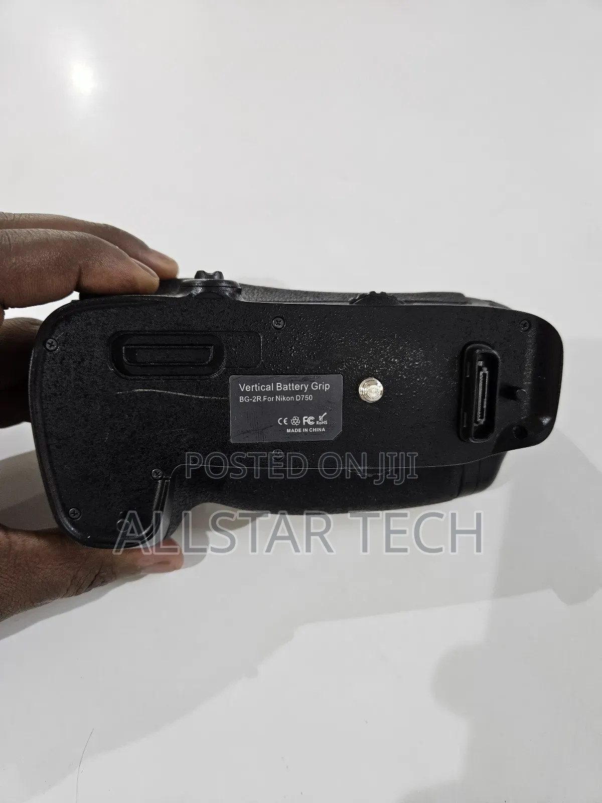 Vertical Battery Grip for Nikon D750