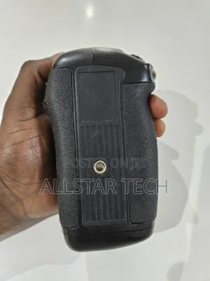 Vertical Battery Grip for Nikon D750