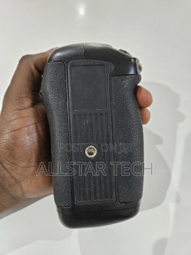 Vertical Battery Grip for Nikon D750 - thumbnail 3