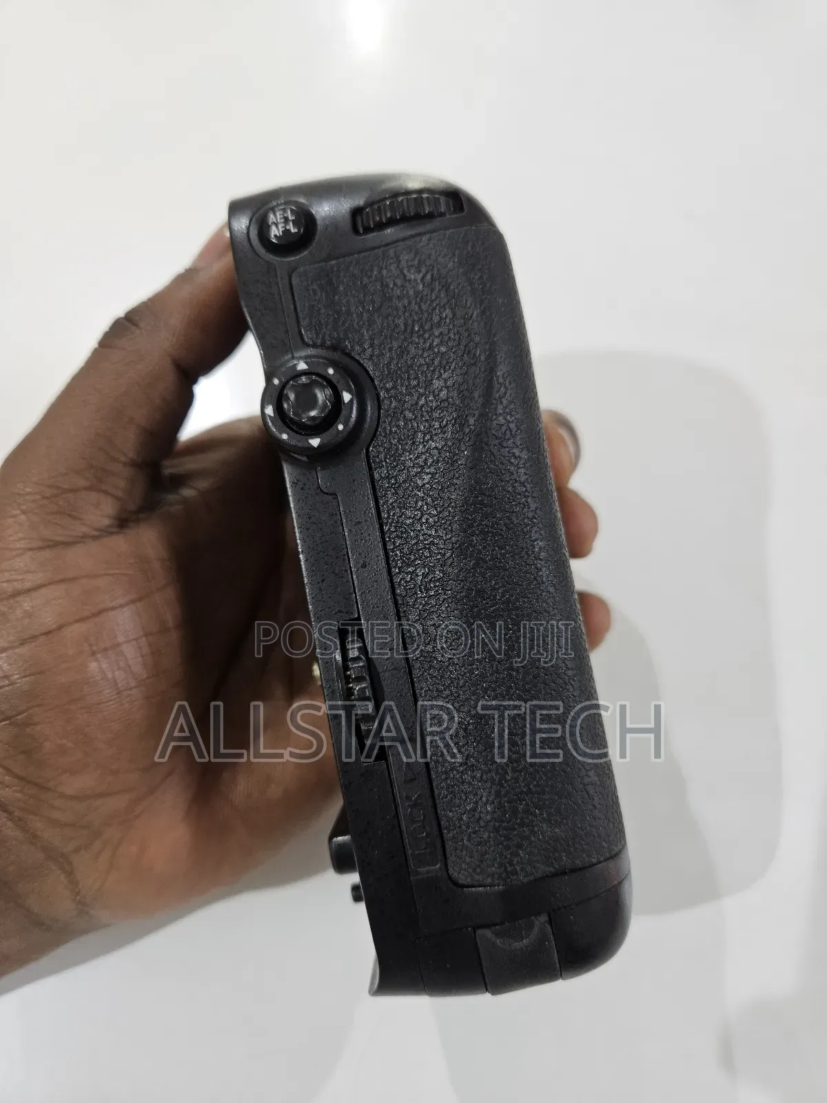 Vertical Battery Grip for Nikon D750
