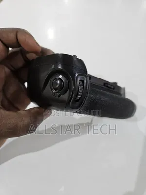 Vertical Battery Grip for Nikon D750