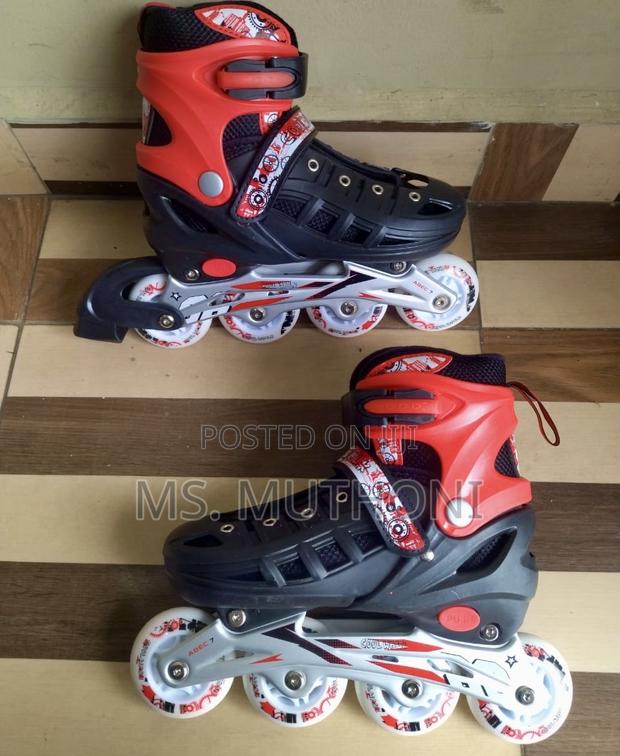 Medium _Large Rubber Wheels Skate Shoes /