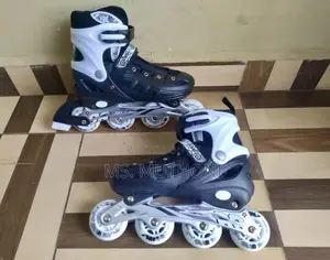 Medium _Large Rubber Wheels Skate Shoes /