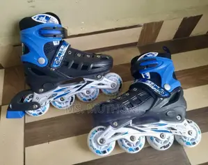 Medium _Large Rubber Wheels Skate Shoes /