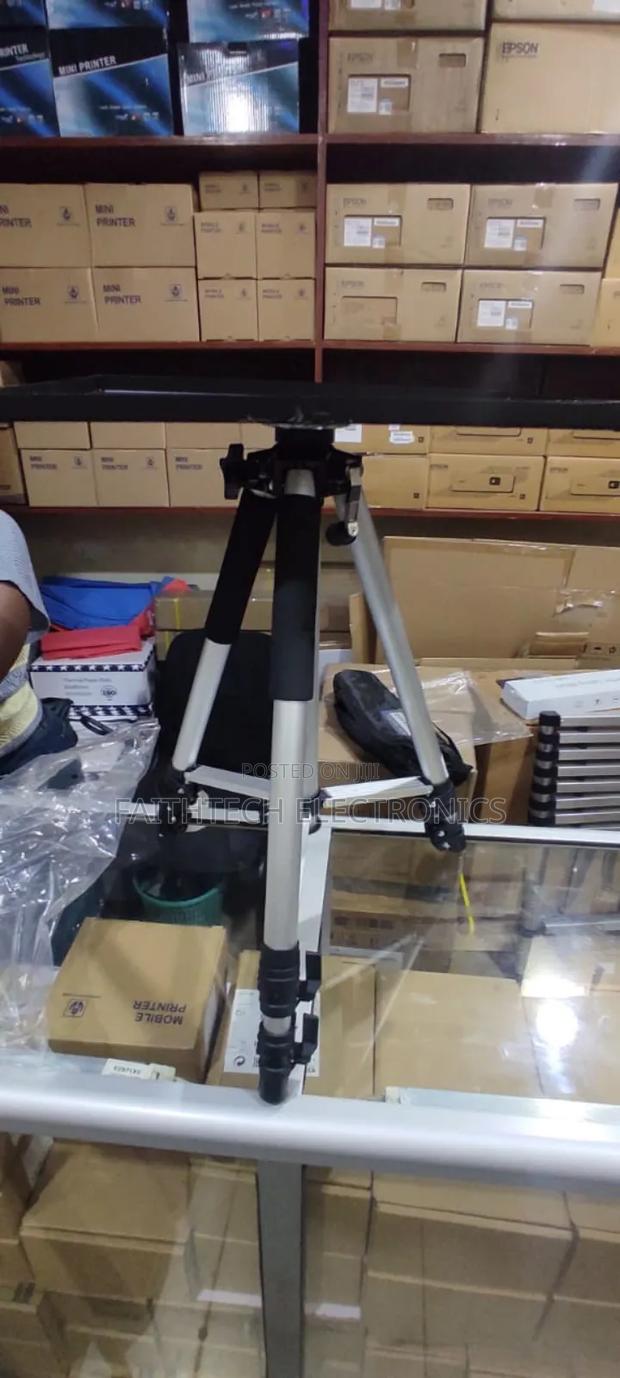 Portable Projector Tripod Stand – Easy to Carry