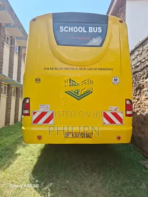 Isuzu Executive Bus 2000 Yellow