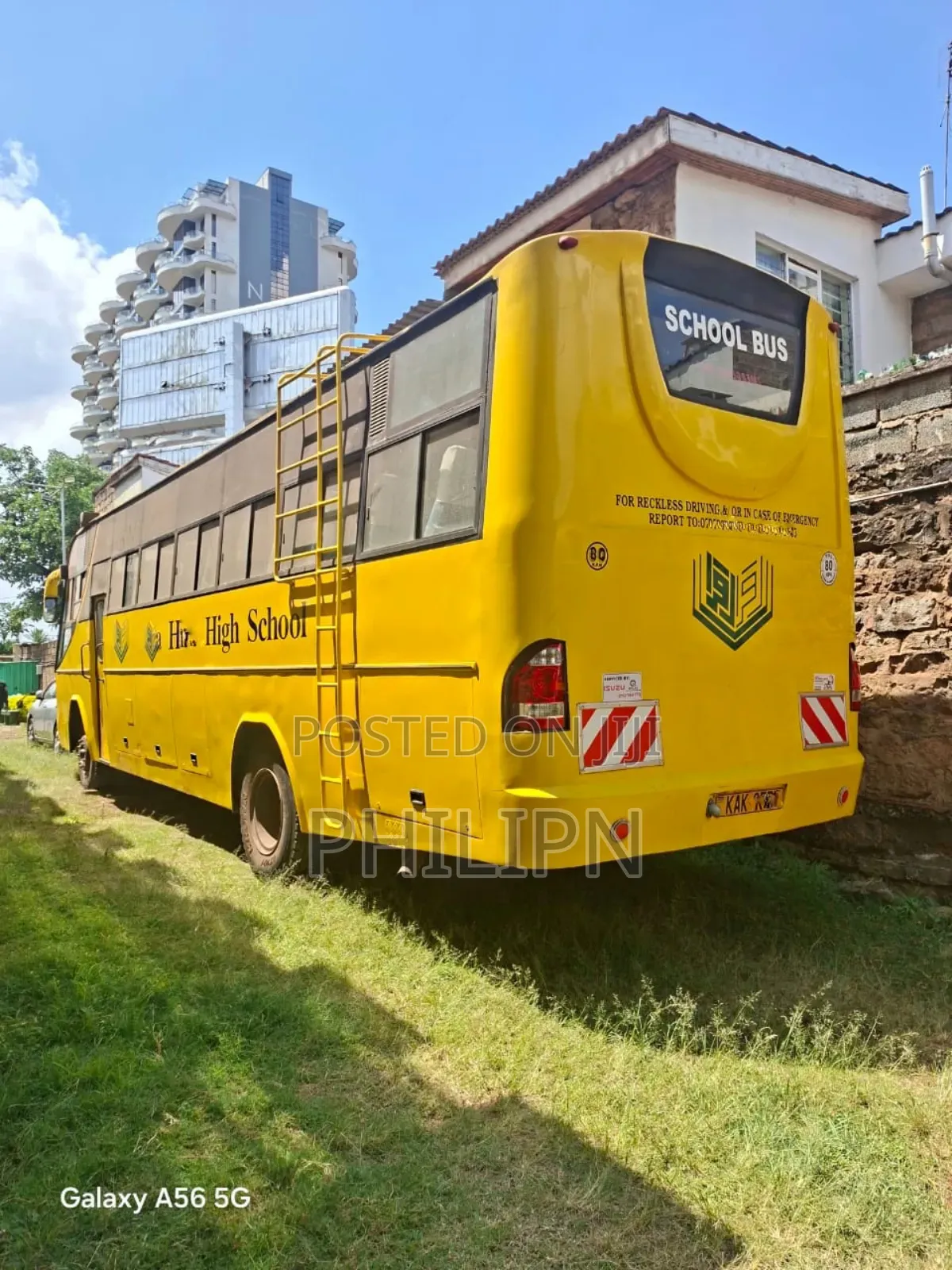 Isuzu Executive Bus 2000 Yellow