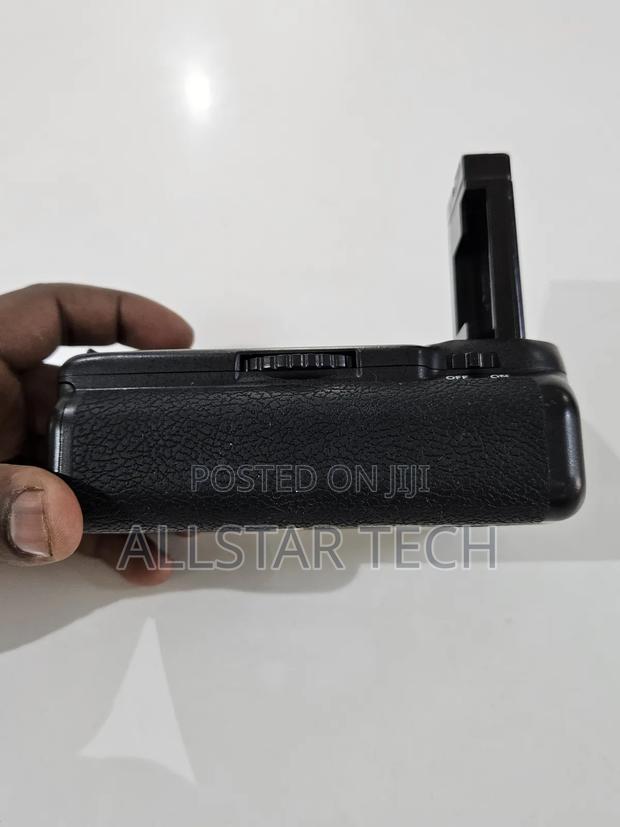 Neewer Battery Grip for Nikon D5500