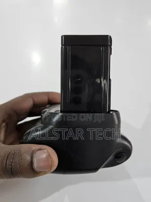 Neewer Battery Grip for Nikon D5500