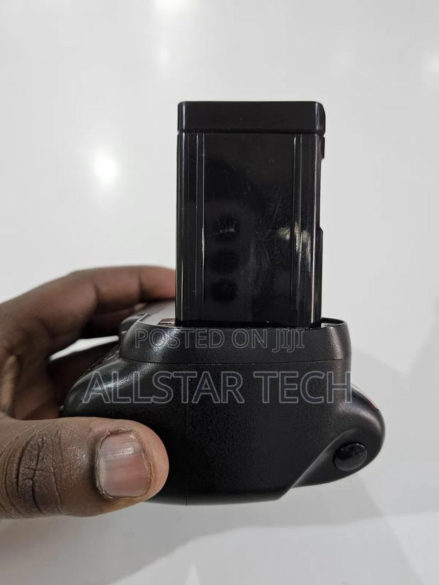 Neewer Battery Grip for Nikon D5500 - thumbnail 4