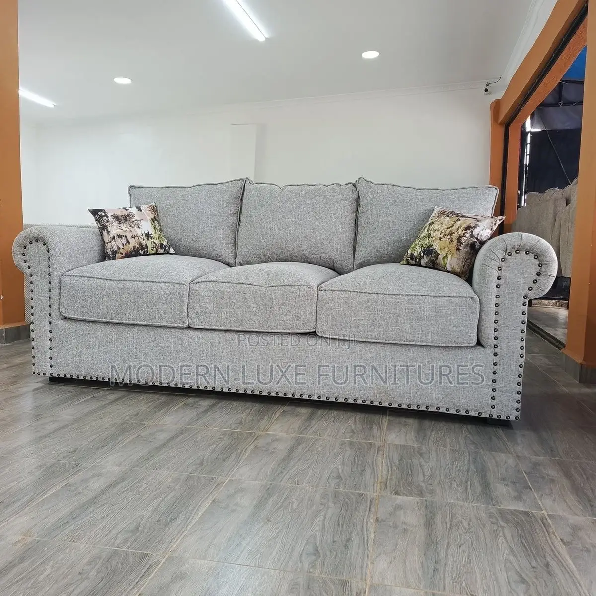 Beautiful Light Grey 3 Seater Sofa/ 3 Seater Sofa