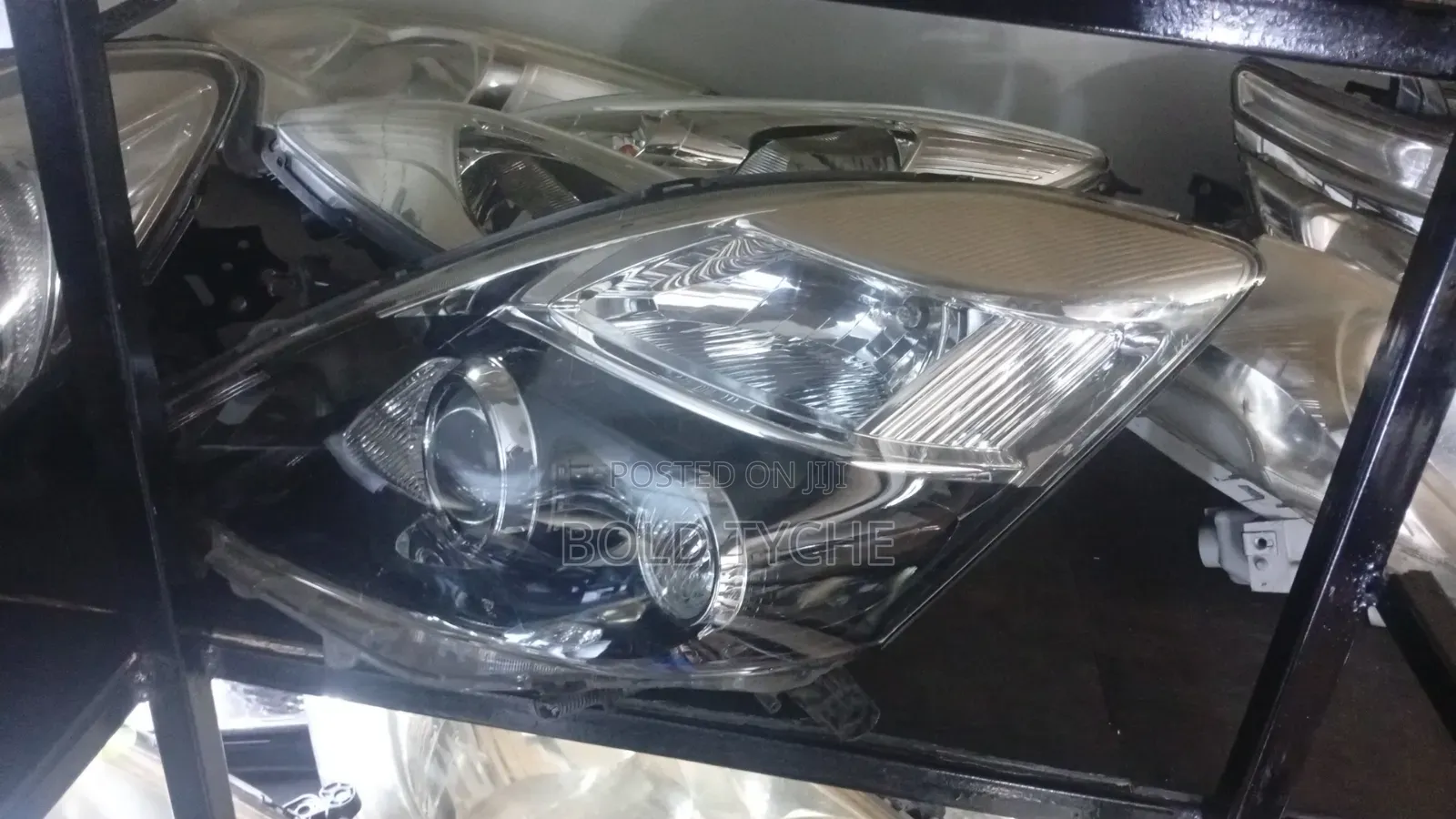 Toyota Isis Headlight