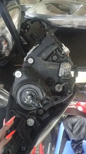 Toyota Isis Headlight