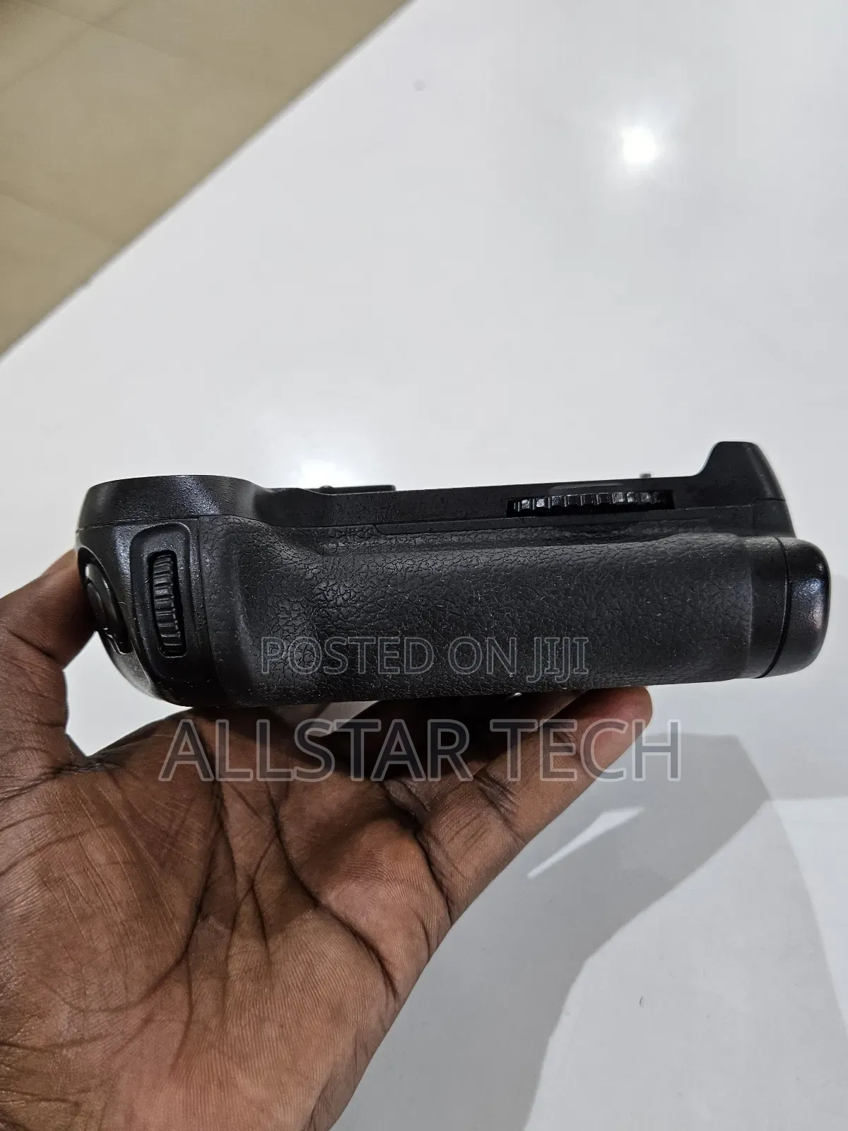Nikon Mb-D12 Multi Power Battery Pack