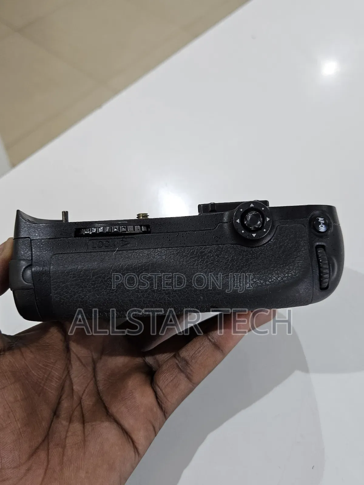 Nikon Mb-D12 Multi Power Battery Pack