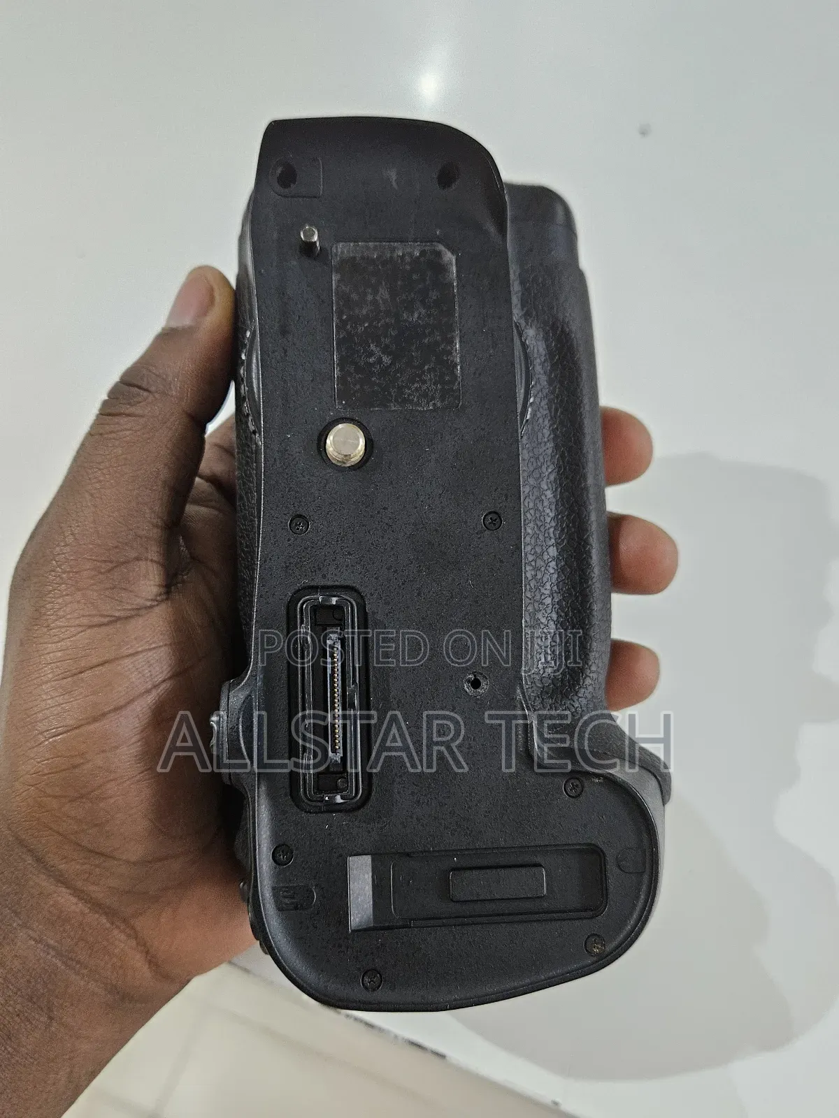 Nikon Mb-D12 Multi Power Battery Pack